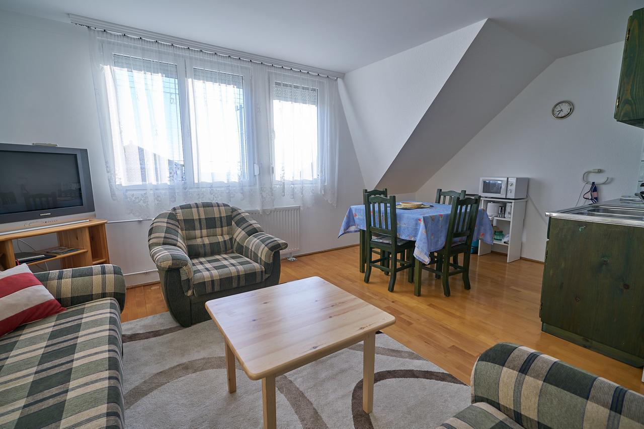 Fecske Vendeghaz Apartment Heviz Exterior photo